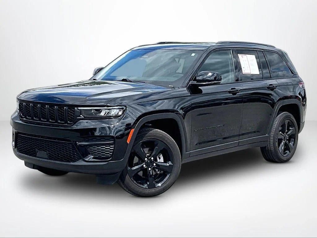 Used 2023 Black Jeep Altitude X image 2