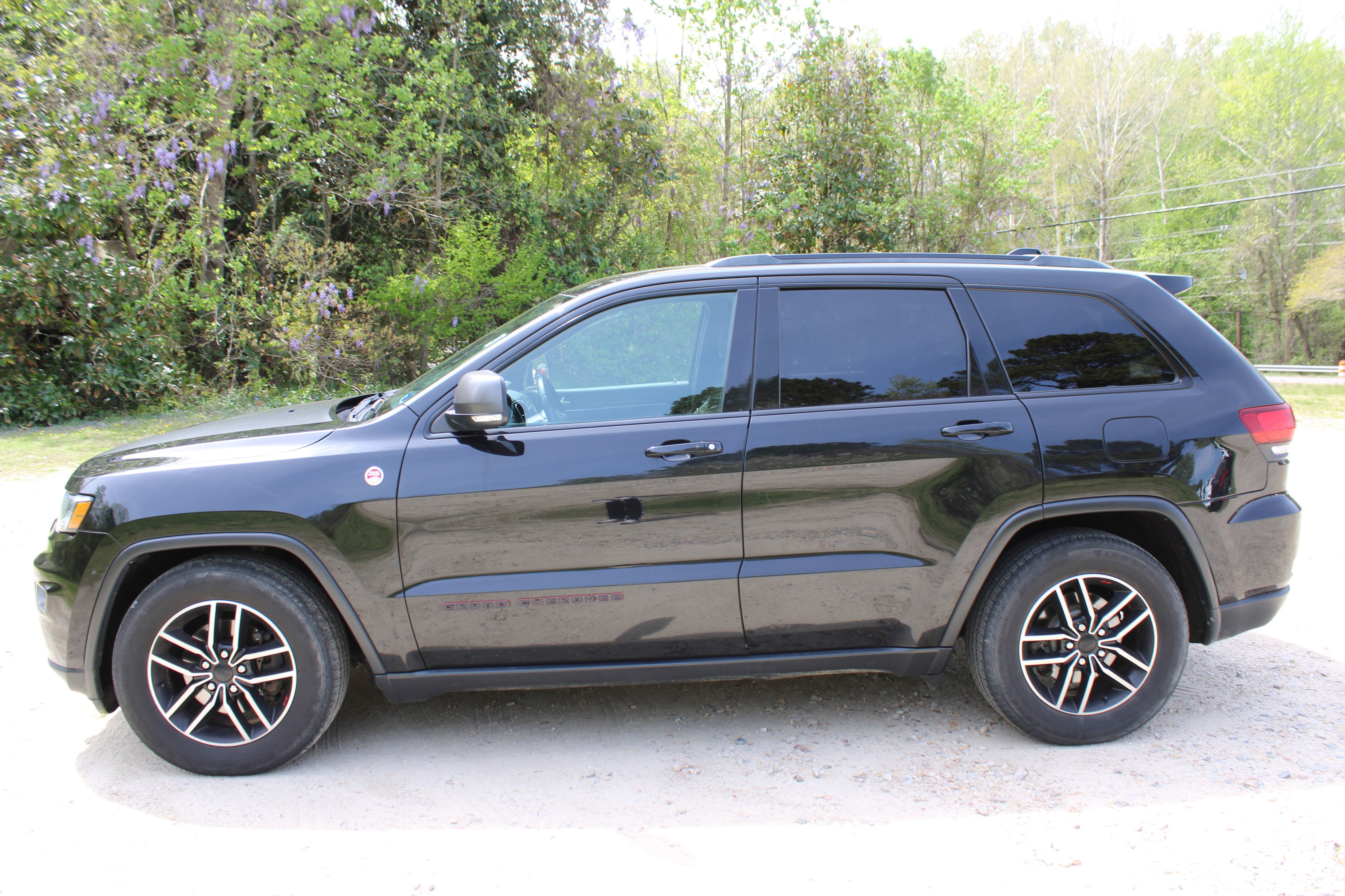 Used 2020 Diamond Black Crystal Pearlcoat Jeep Trailhawk image 8