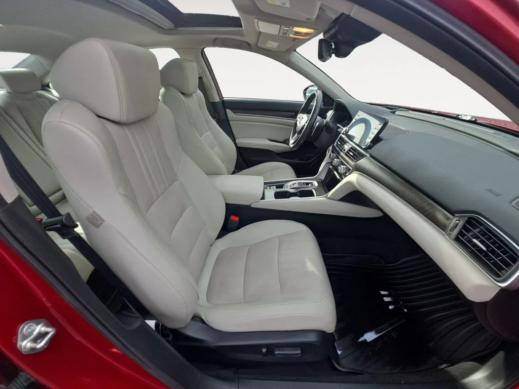 Used 2018 Red Honda Touring 2.0T image 16