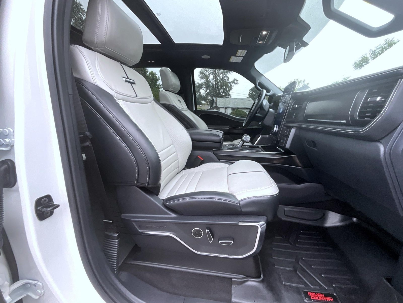 Used 2024 White Ford Platinum image 18