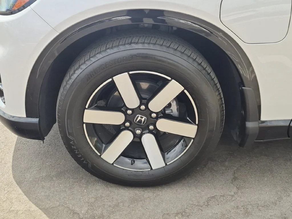 Used 2025  Honda Touring image 31
