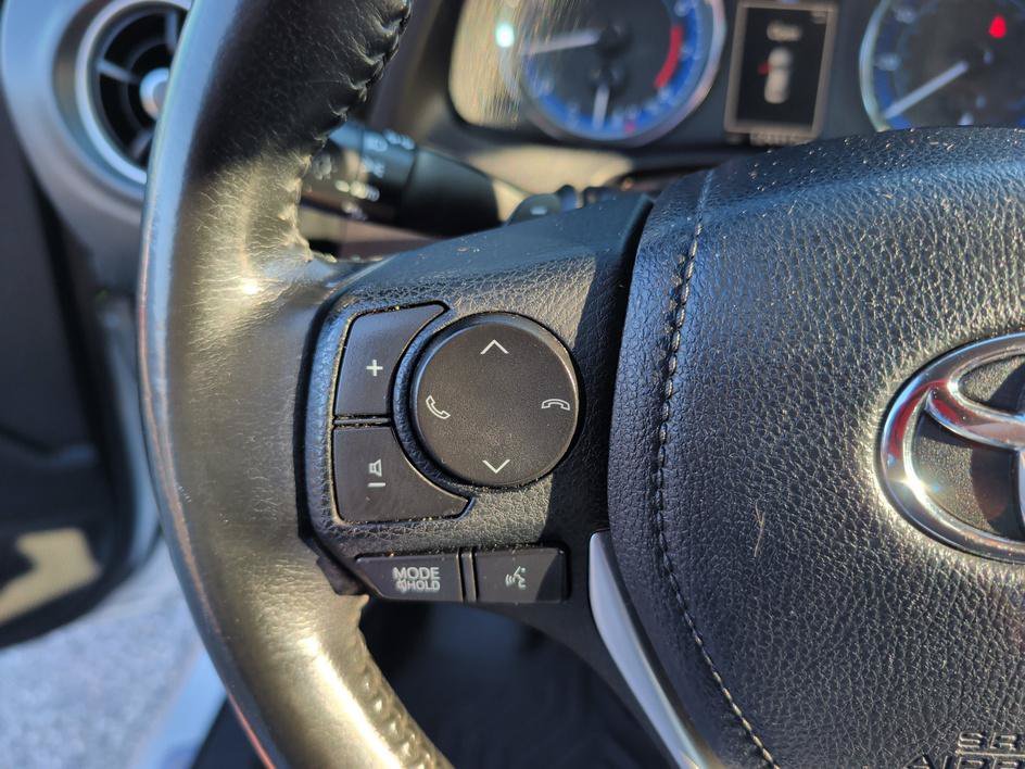 Used 2018 Classic Silver Metallic Toyota SE image 19