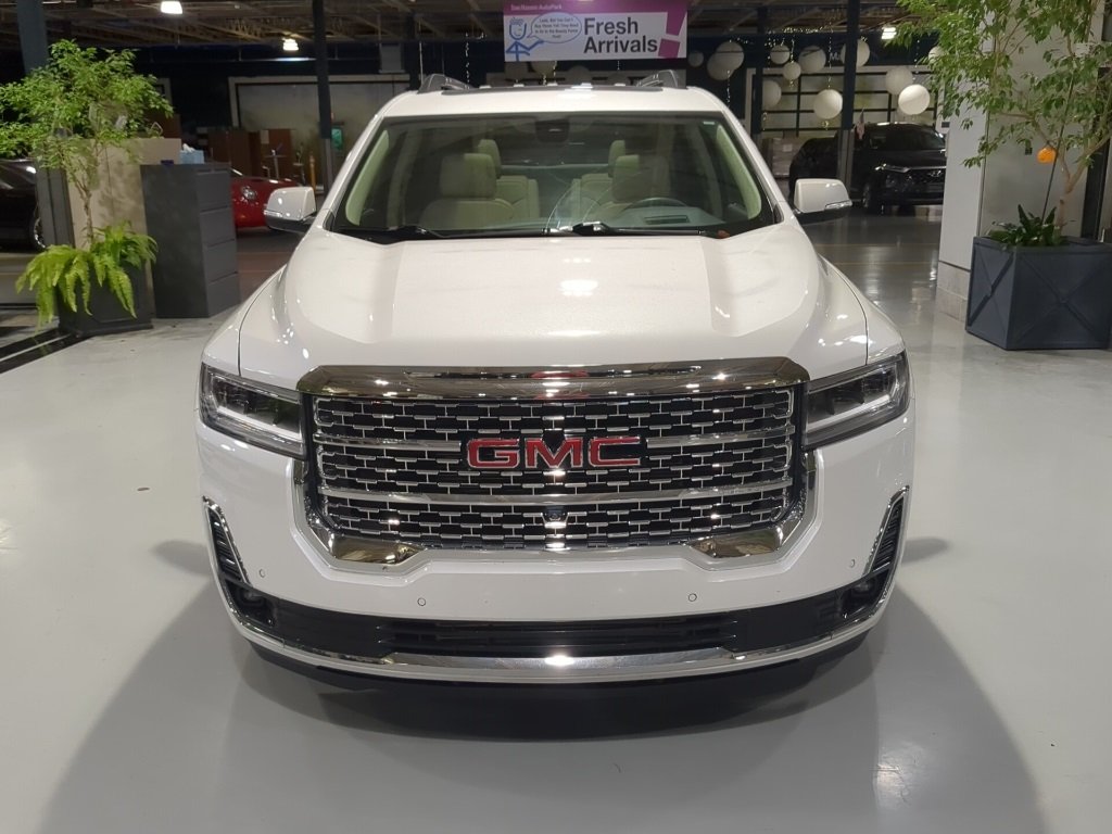 2023 Gmc Acadia Denali photo 2