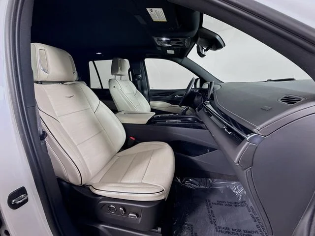 Used 2022 White Cadillac Sport image 31