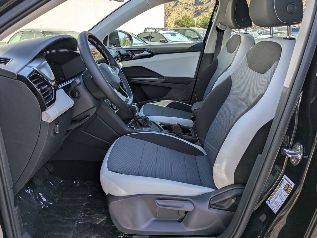 2025 Volkswagen Taos S - Photo 15