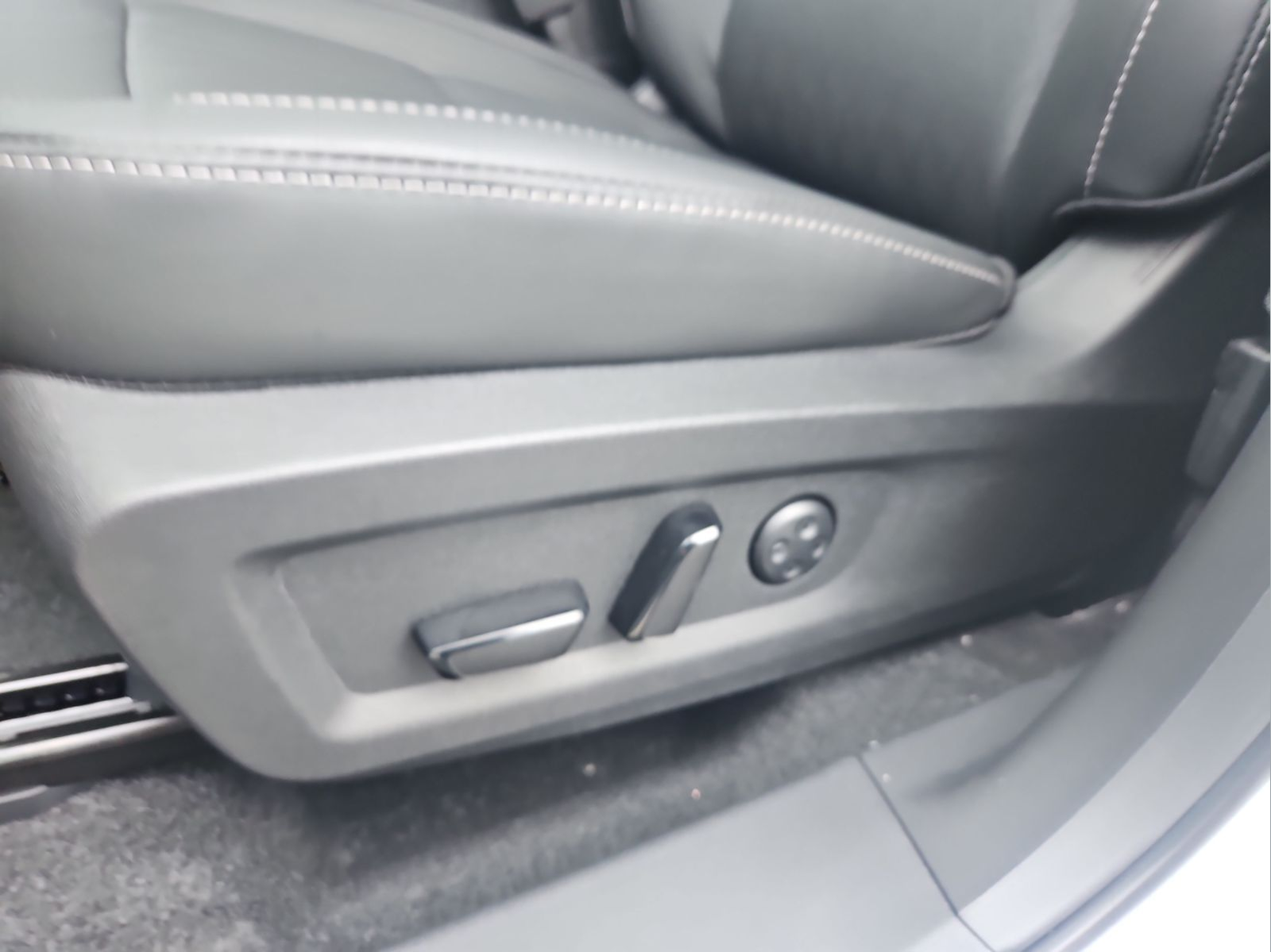 New 2026 White Nissan Platinum image 32