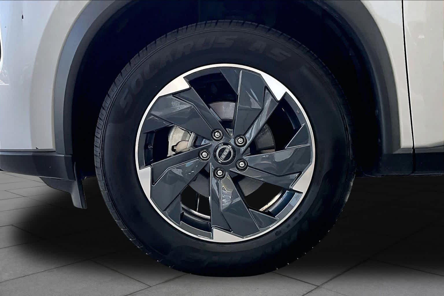 Used 2024 Brilliant Silver Metallic Nissan SV image 11