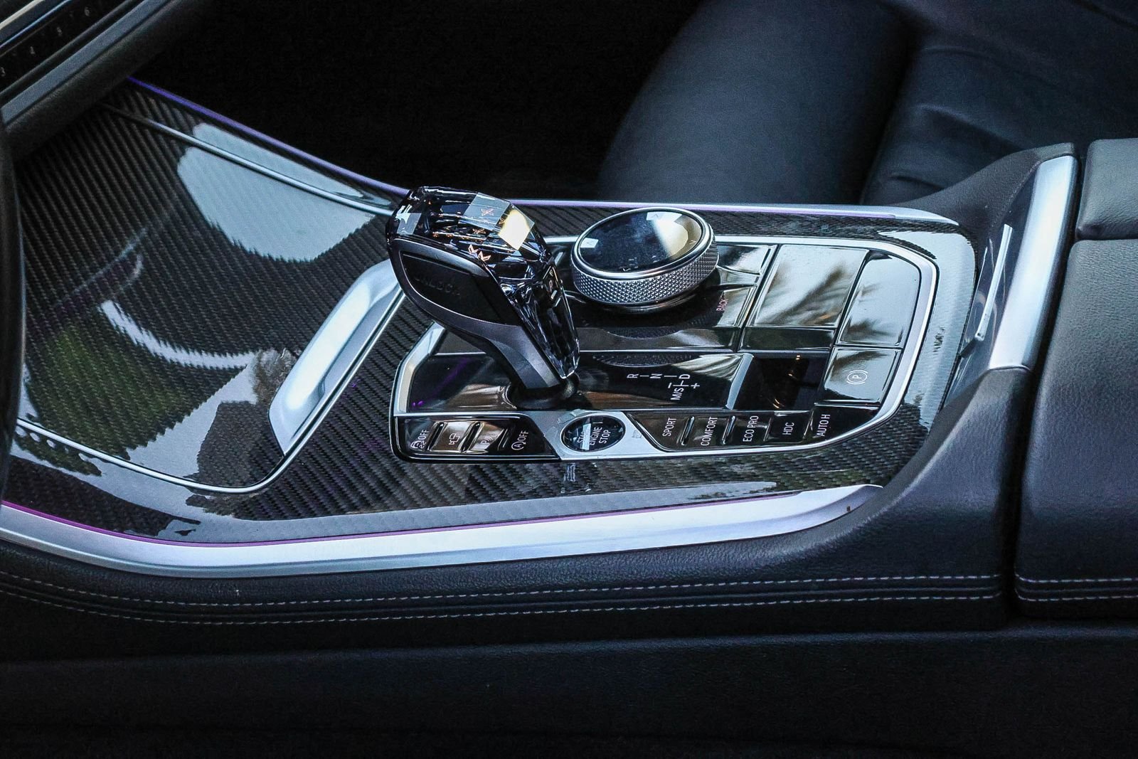 Used 2022 White BMW M50i image 25