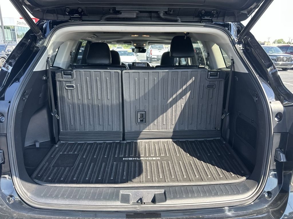 Used 2022 Black Toyota XLE image 30