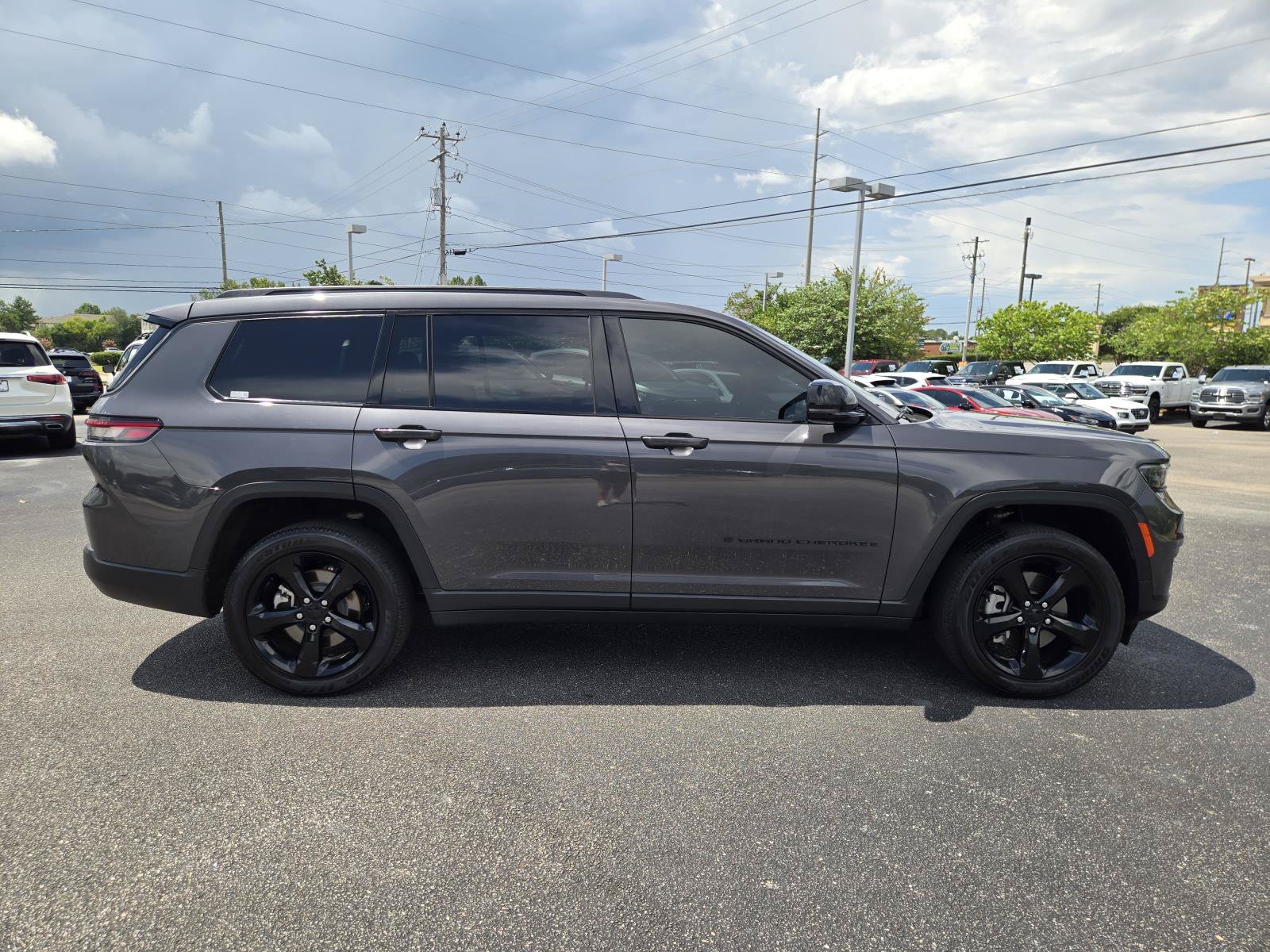Used 2025 Gray Jeep Laredo image 5