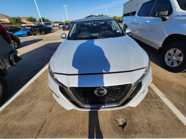 Used 2020 Silver Nissan 2.5 S image 2