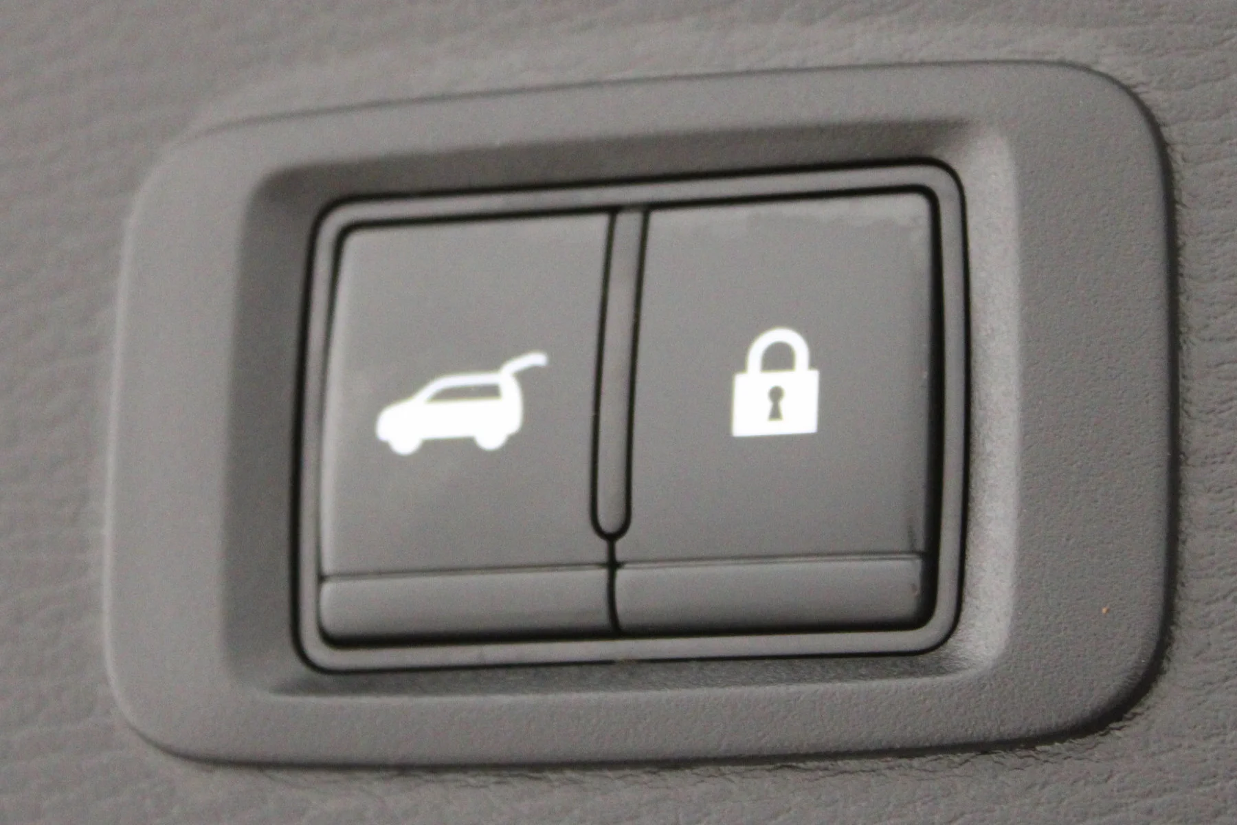 Used 2023 White DIAMOND Mitsubishi SEL 2.5 2WD image 23