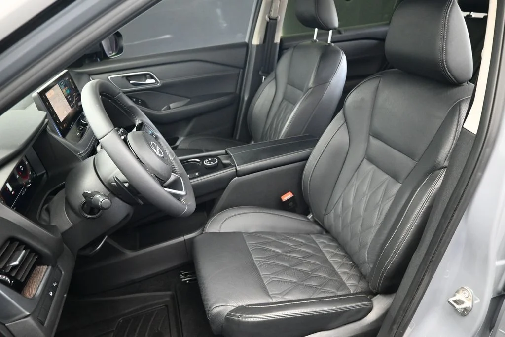 Used 2024 Gray Nissan Platinum image 19
