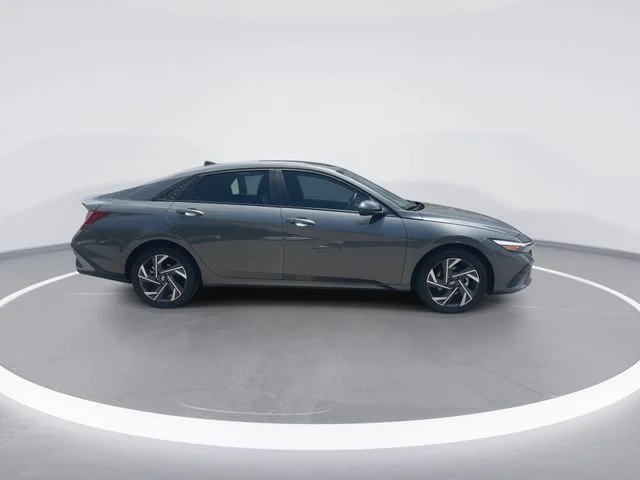 Used 2025 Gray Hyundai SEL Sport image 9