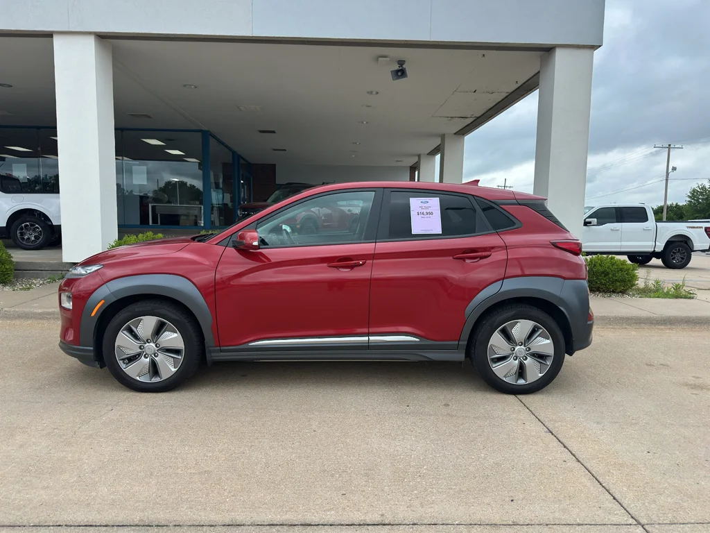 Used 2021 Pulse Red Hyundai Limited image 7