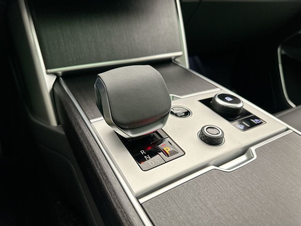 New 2027 Fuji White Land Rover SE image 12