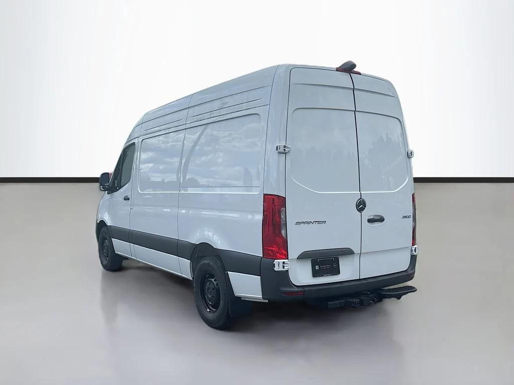 New 2025  Mercedes-Benz Cargo 144 WB image 5