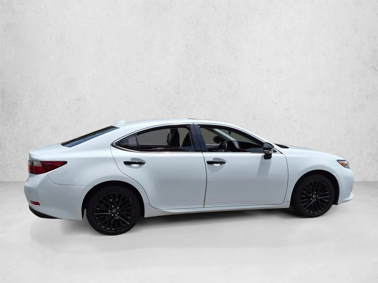 Used 2015 Ultra White Lexus Crafted Line image 4