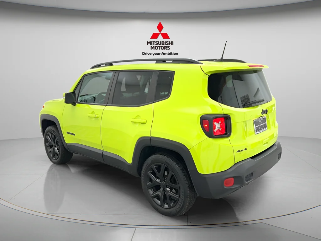 Used 2018 Hypergreen Clearcoat Jeep Latitude image 6