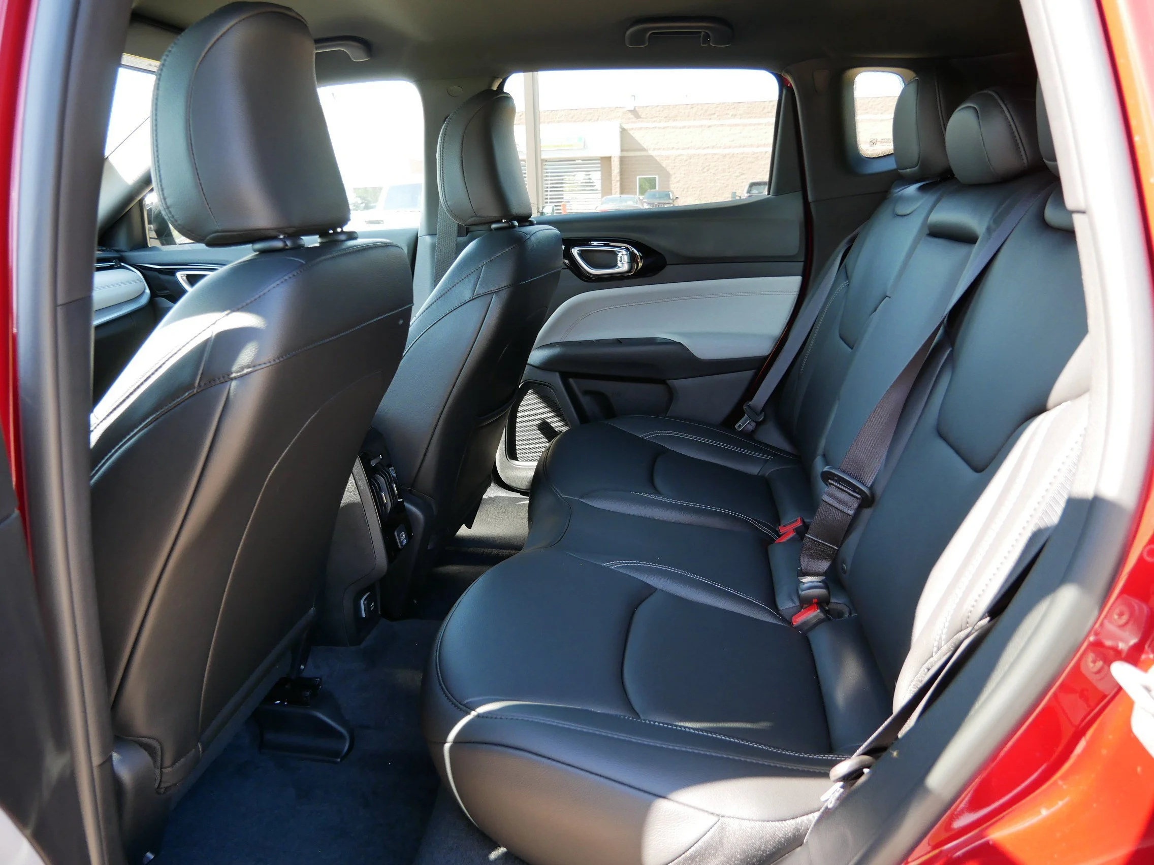New 2026 Red Hot Pearl-Coat Exterior Paint Jeep Limited image 8