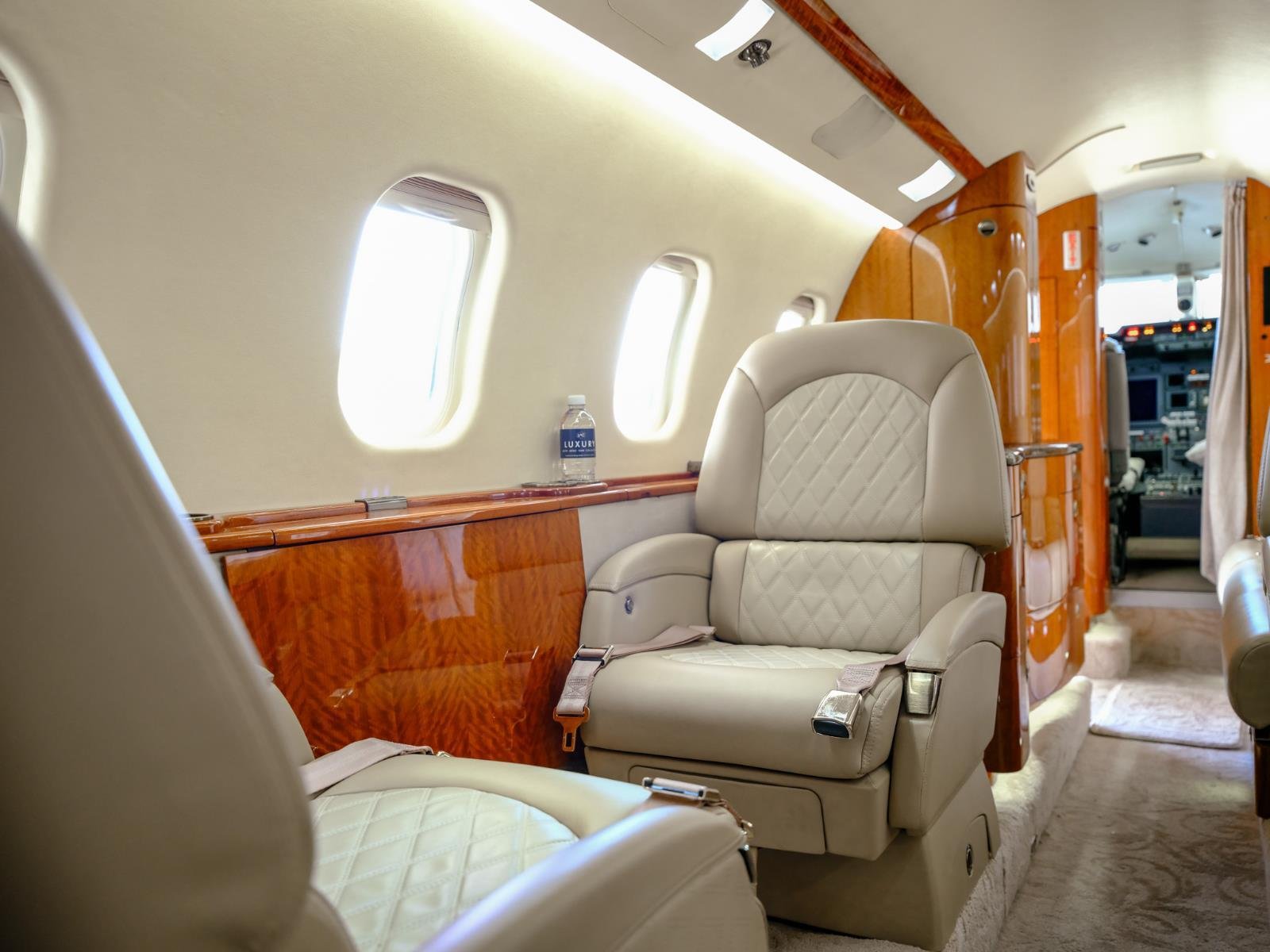 Used 2009 White LEARJET XR image 21