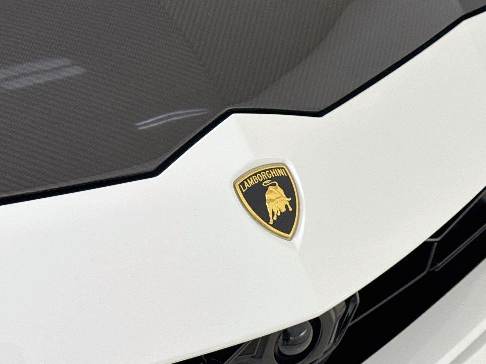 Used 2020 Bianco Icarus Metallic Lamborghini Carbon Bonnett | Custom Exhaust | Only 10K Miles image 35