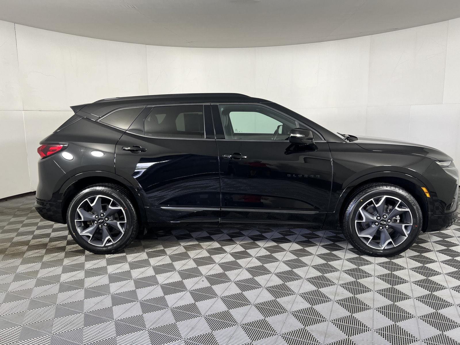 Used 2021 Black Chevrolet RS image 43