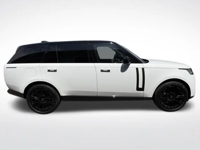 Used 2025 White Land Rover SE image 6