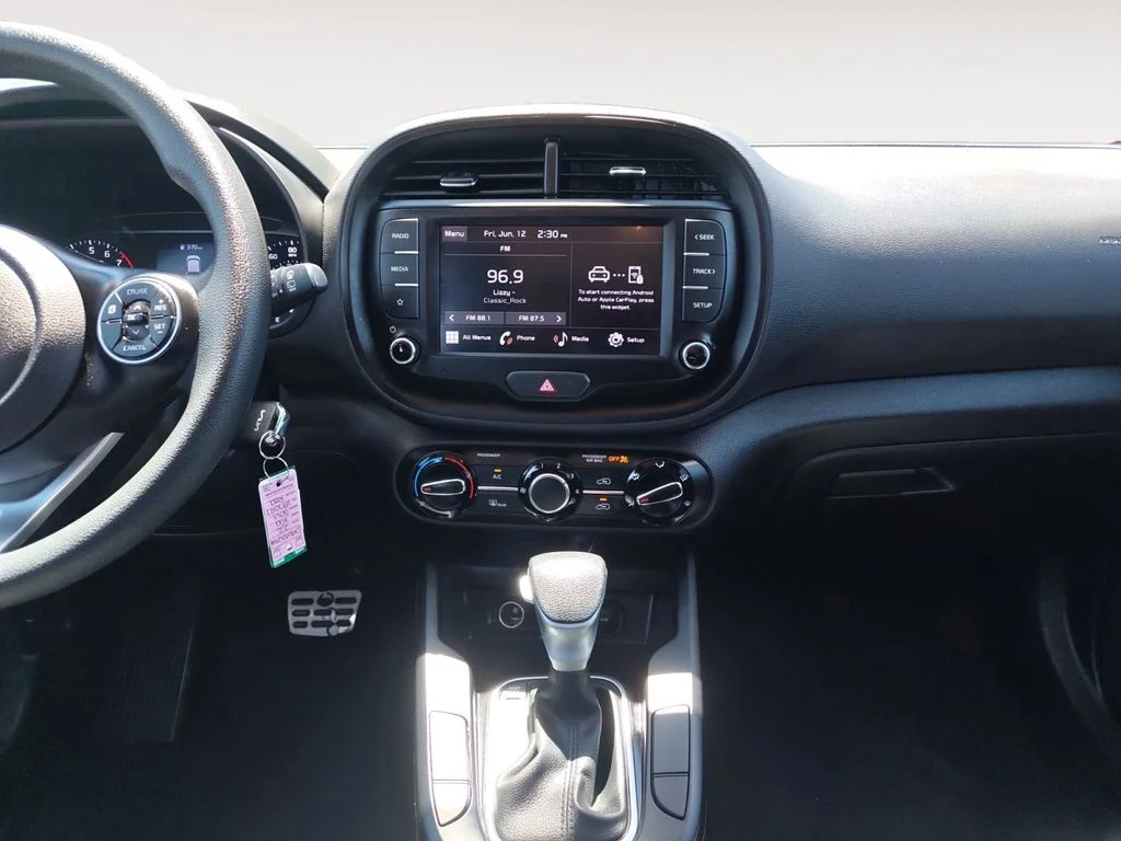 Used 2022 Red Kia LX image 11