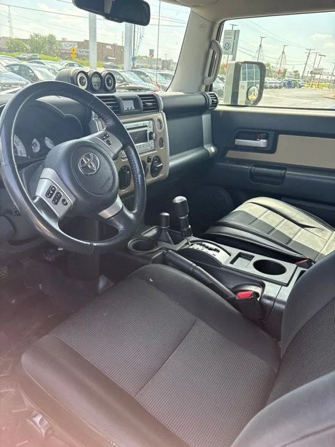 Used 2012  Toyota Base image 2
