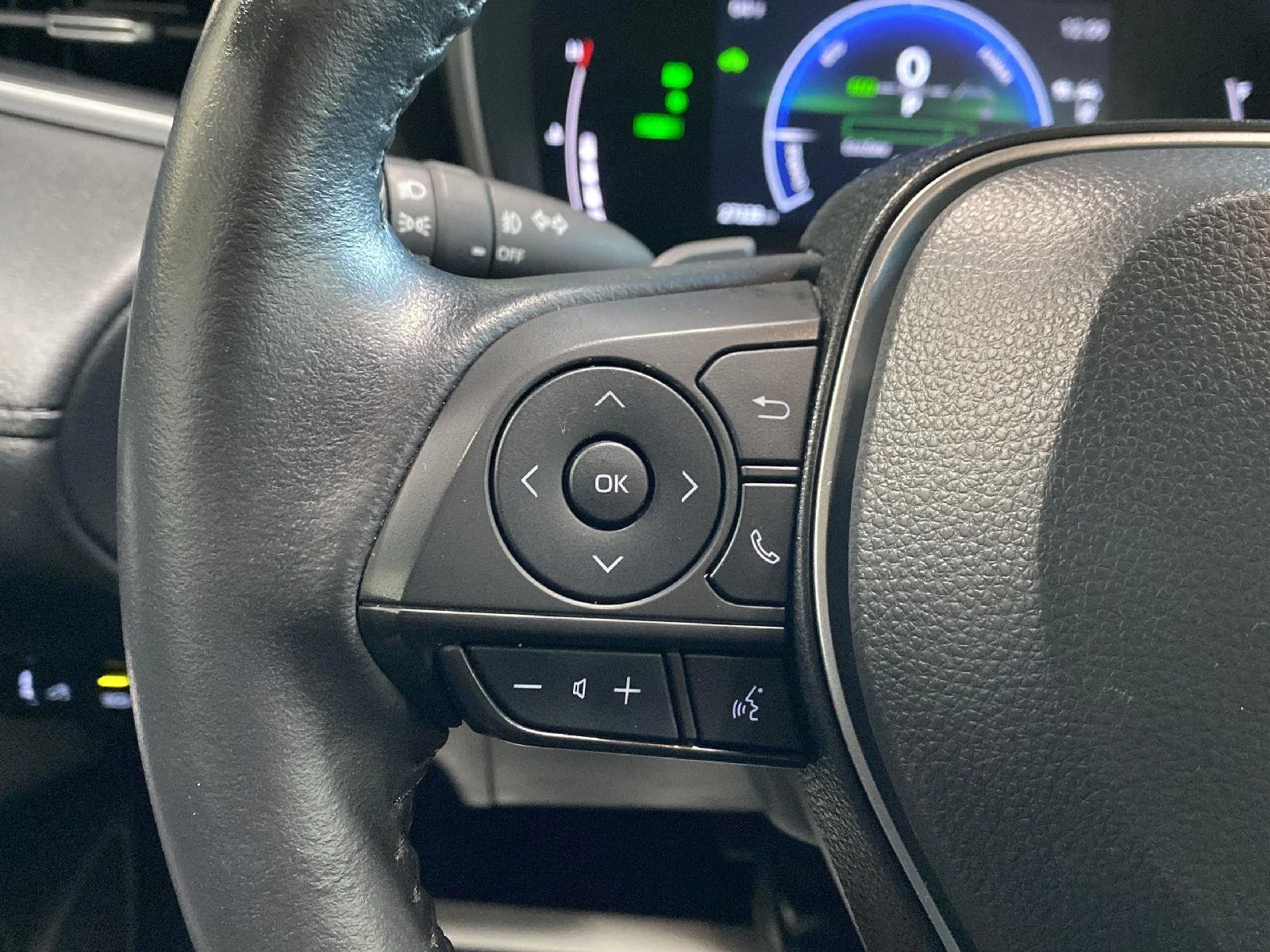 Used 2024 Wind Chill Pearl Toyota XSE image 29