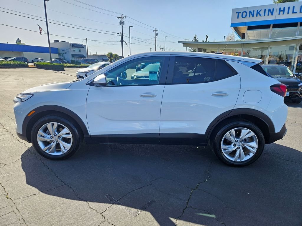 Used 2024 Summit White Buick Preferred image 3