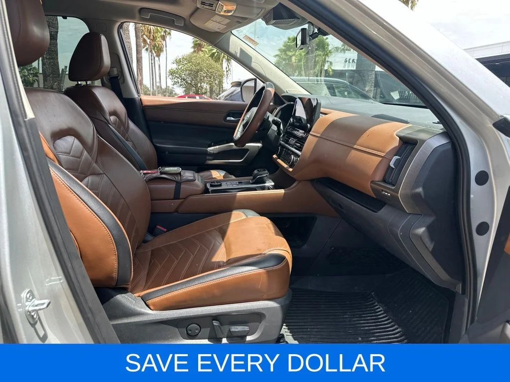 Used 2023 Silver Nissan Platinum image 16