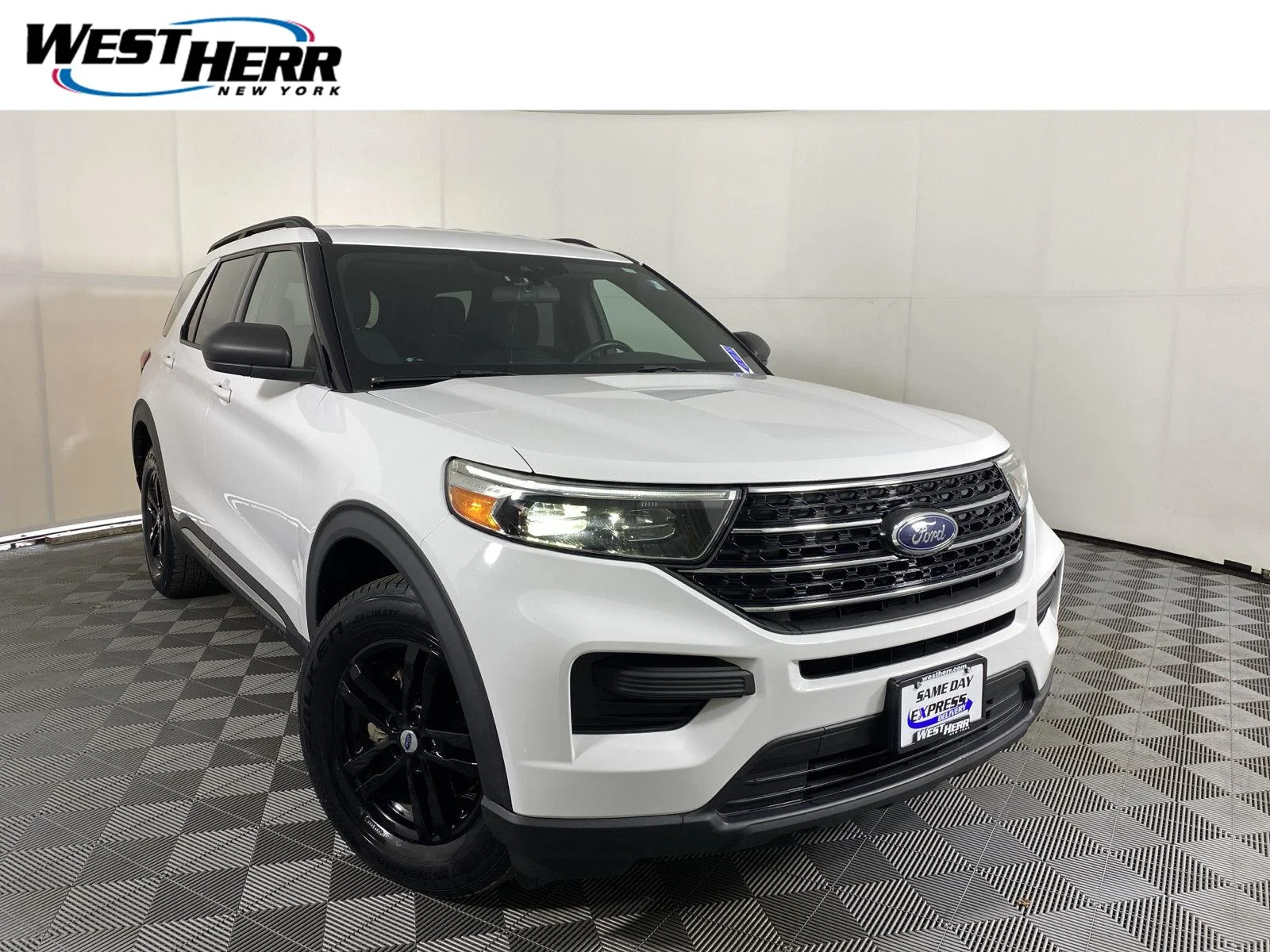 Used 2020 Oxford White Ford XLT image 1