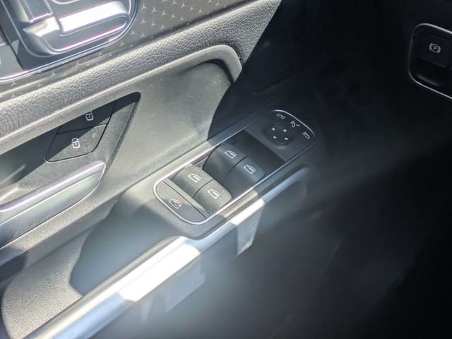 Used 2025 White Mercedes-Benz GLB 250 image 24