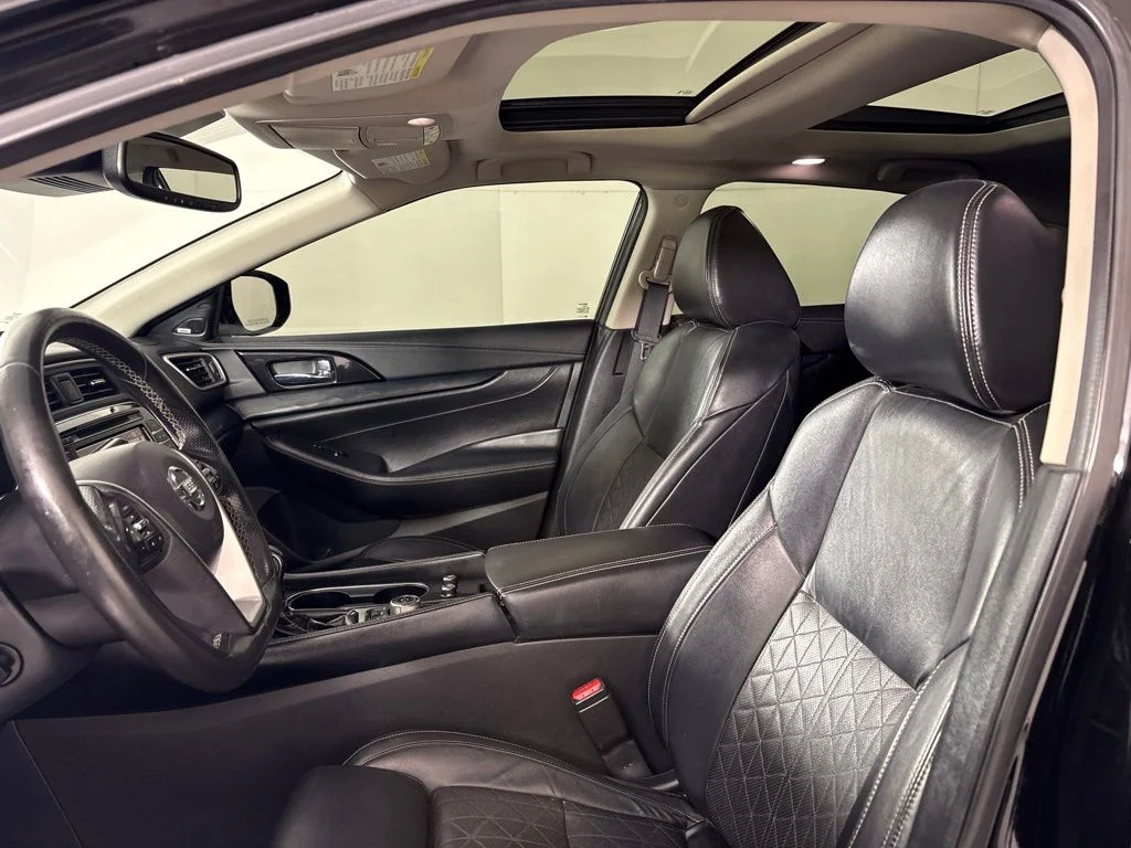 Used 2020 Black Nissan Platinum image 22