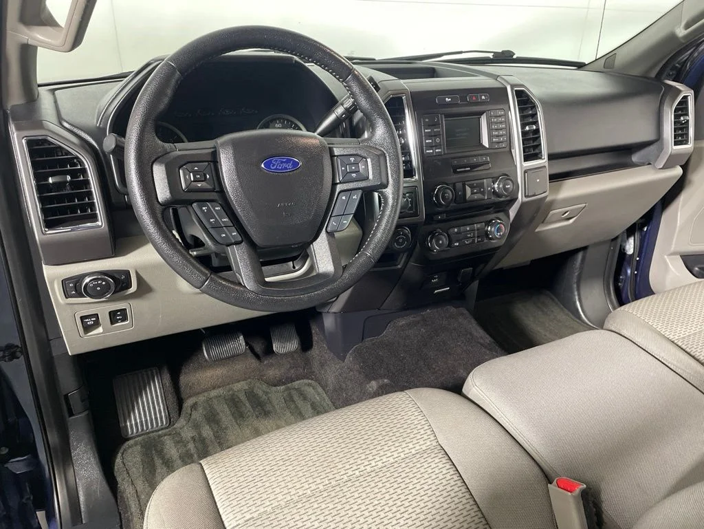 Used 2016 Blue Ford XLT image 9