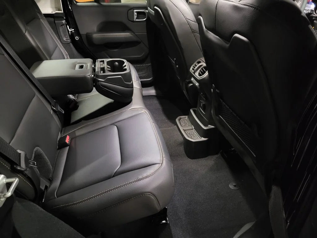 New 2026 Black Clear-Coat Exterior Paint Jeep Sahara image 17