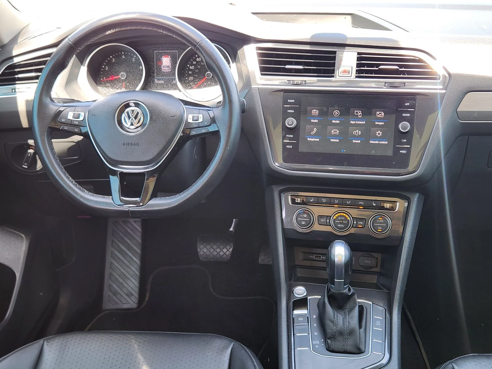 Used 2018 Green Volkswagen 2.0T SE image 27