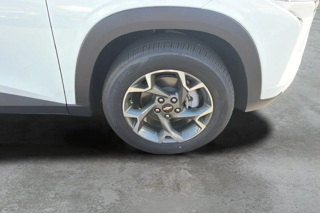New 2026 Summit White Chevrolet LT image 9