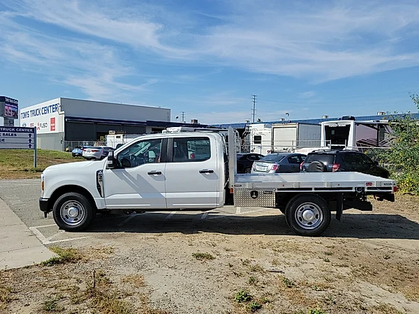 2026 Ford F-350 Super Duty Chassis Cab XL - Photo 6