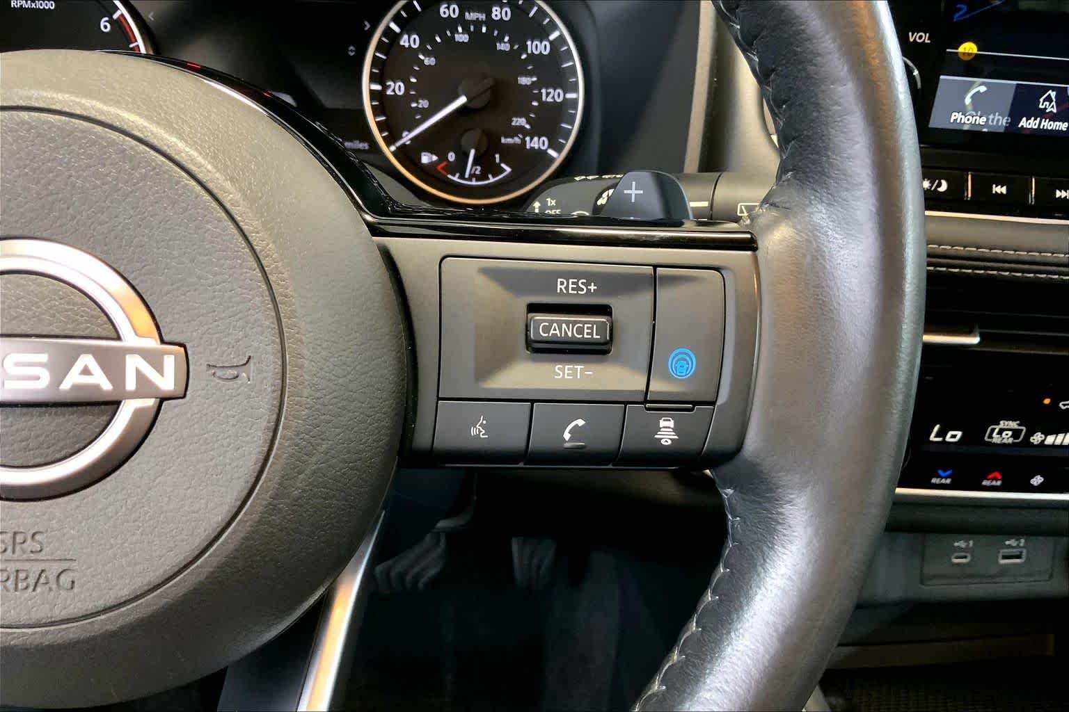 Used 2022 Pearl White Tricoat Nissan SL image 24