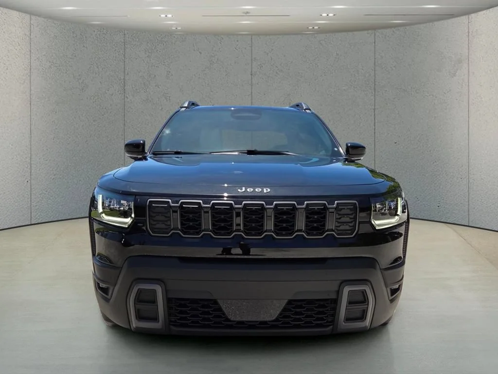 New 2026 Diamond Black Crystal Pearlcoat Jeep Laredo image 12