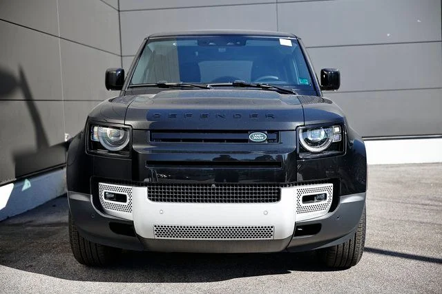 2025 Land Rover Defender S - Photo 11