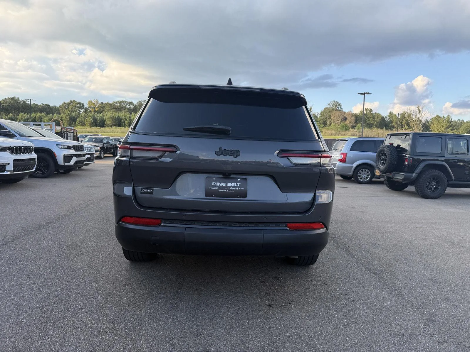 Used 2023 Baltic Gray Metallic Clearcoat Jeep Altitude image 5