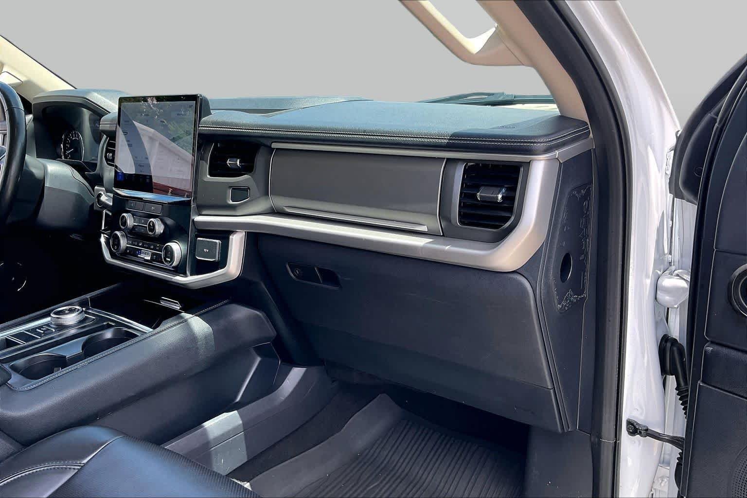 Used 2024 Oxford White Ford XLT image 17