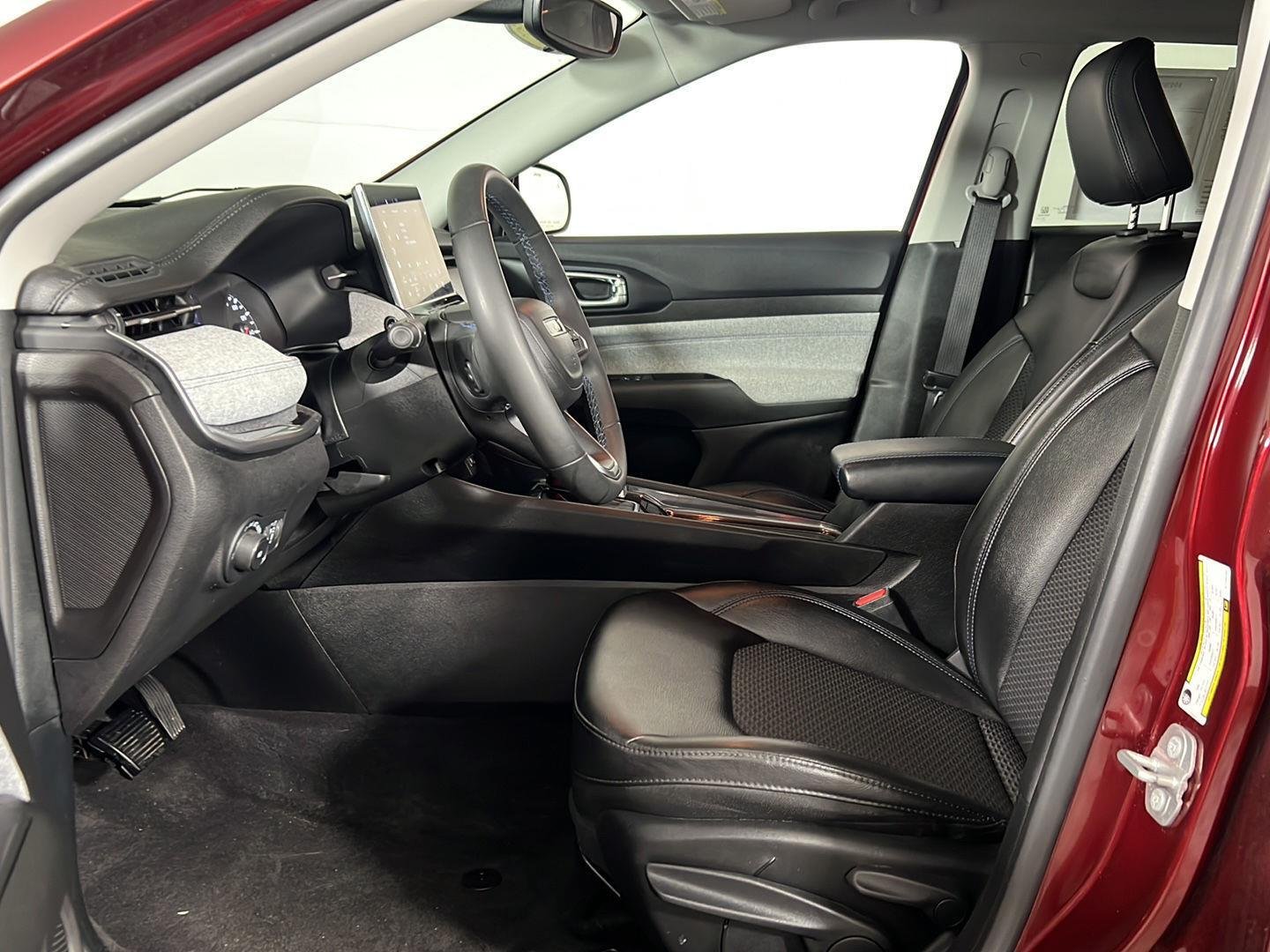 Certified Used 2022 Velvet Red Pearlcoat Jeep Latitude image 11