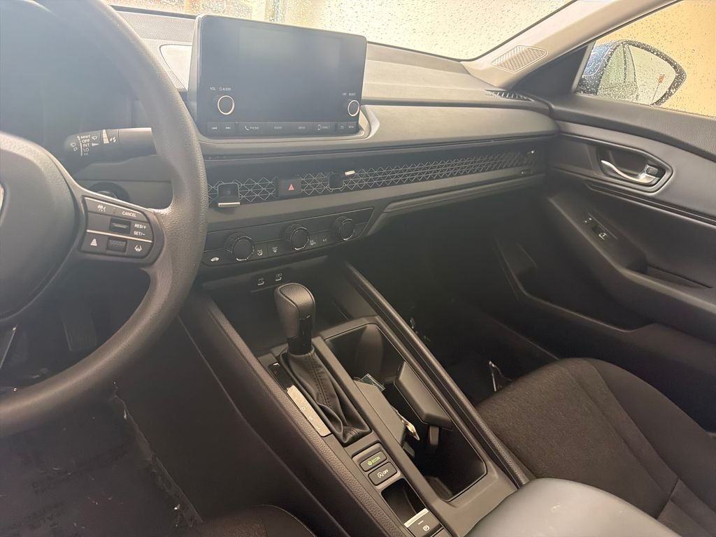 Used 2024  Honda EX image 17