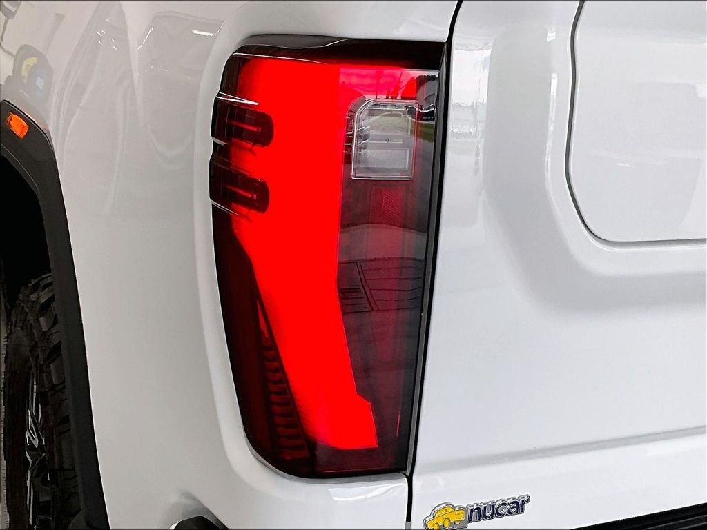 Used 2025 Summit White GMC Denali Ultimate image 33