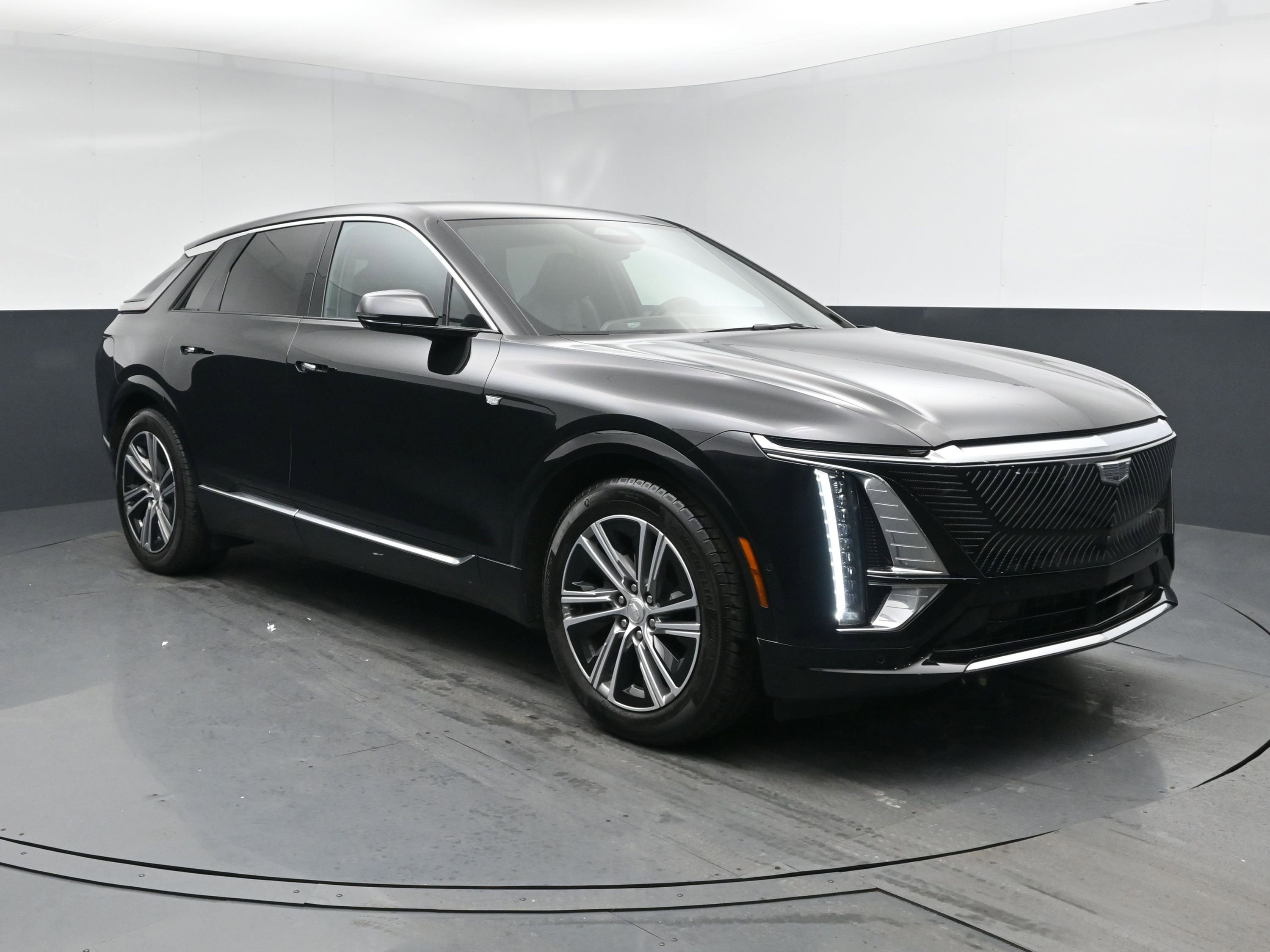 Used 2024 Cadillac LYRIQ Luxury 1 with VIN 1GYKPPRK5RZ101037 for sale in Freeport, NY